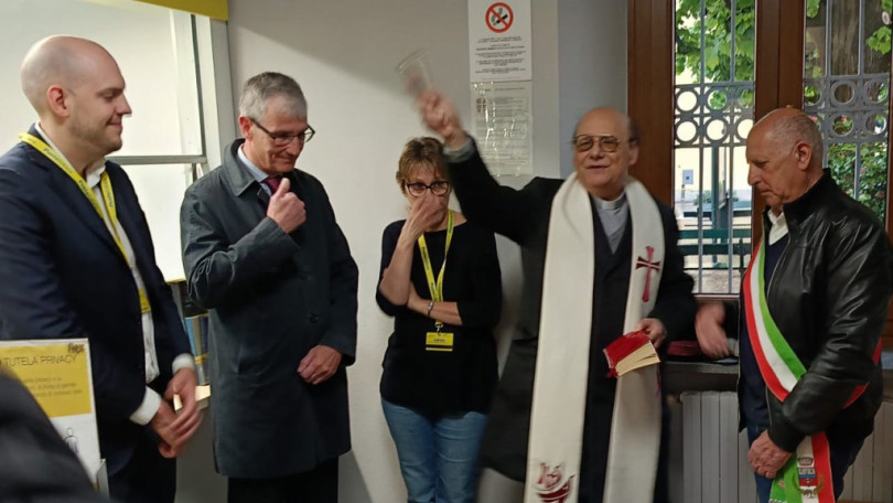 La benedizione dei rinnovati locali dell'Ufficio Postale